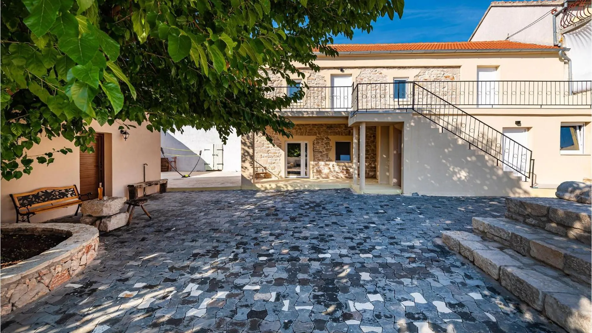 3 Bedroom Stunning Home In Gornje Rastane Donje Rastane Holiday home