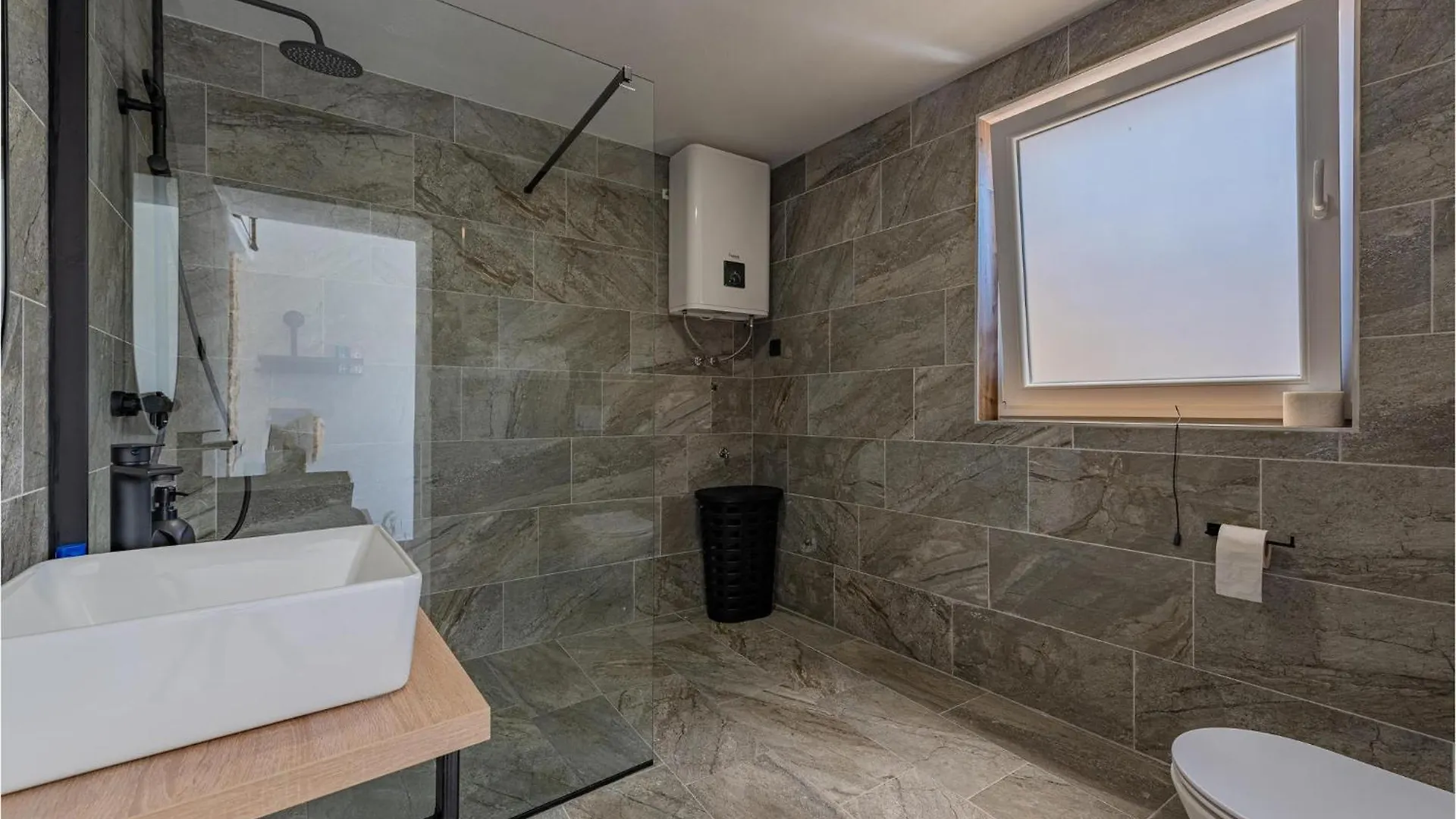 3 Bedroom Stunning Home In Gornje Rastane Donje Rastane