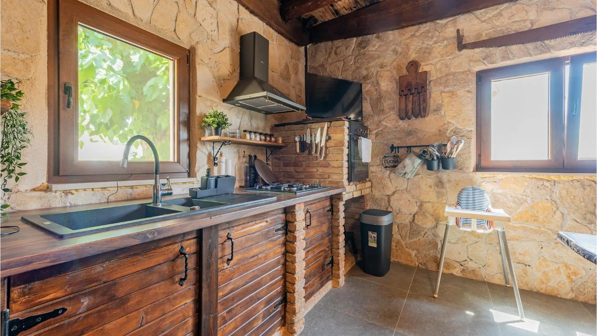 3 Bedroom Stunning Home In Gornje Rastane Donje Rastane Holiday home